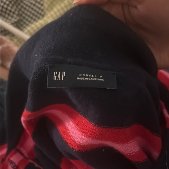 GAP Red and Pink Ribbed Crop Button Down Shirt - Picture 3 of 3